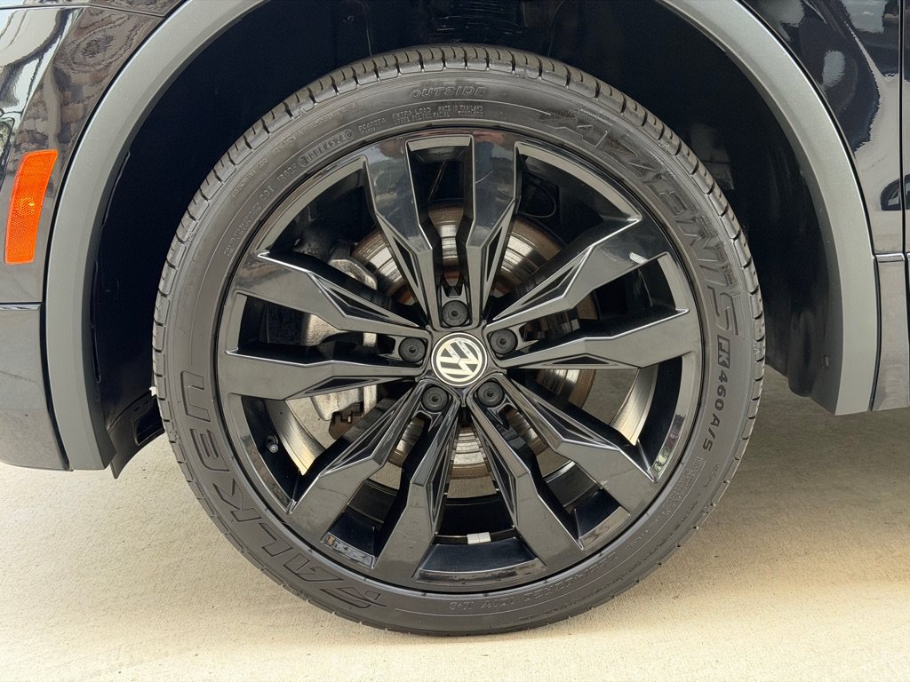 Used 2021 Volkswagen Tiguan SE R-Line AWD/4WD image 16