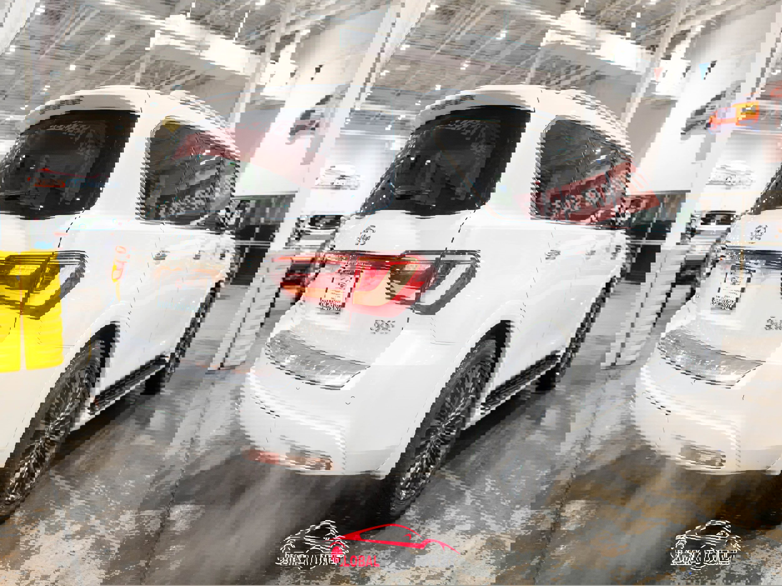 Used 2021 INFINITI QX80 Premium Select w/ All-Season Package image 7