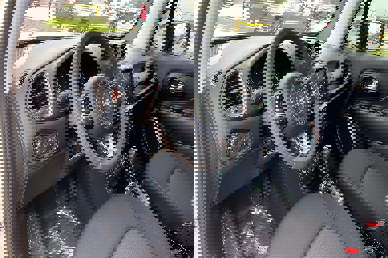 Used 2023 Jeep Renegade Latitude image 16