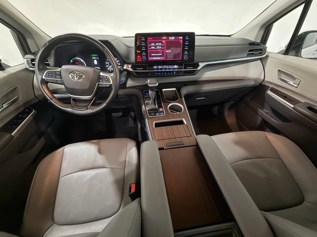 Used 2024 Toyota Sienna XLE FWD image 14