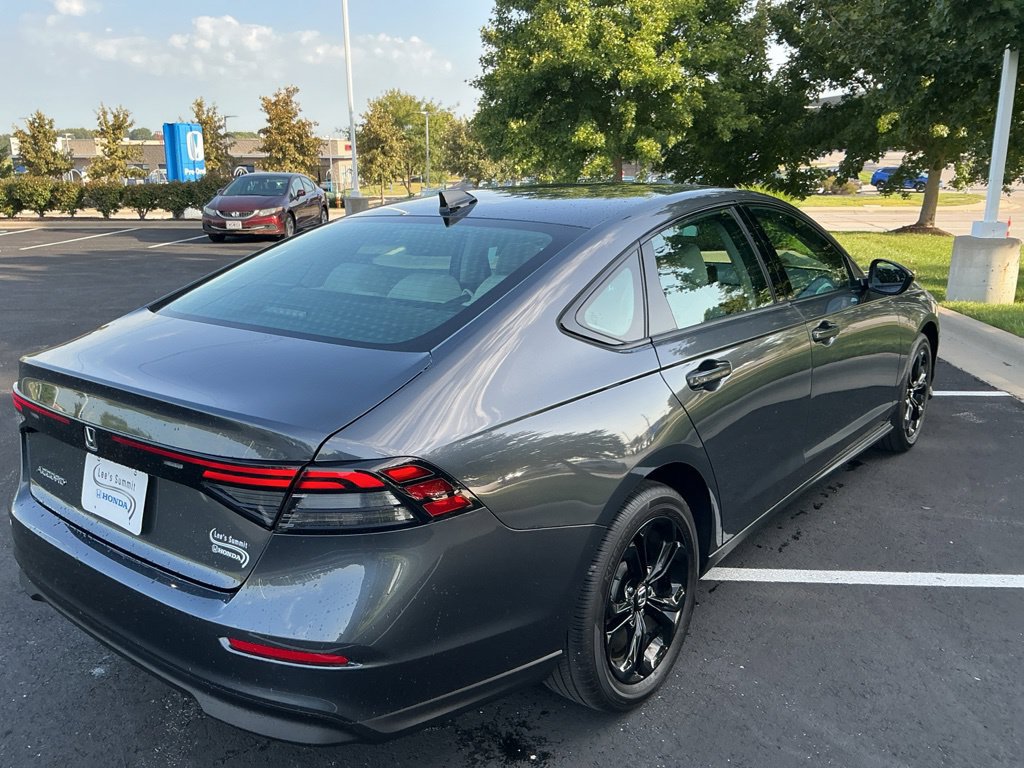 Used 2025 Honda Accord SE image 12