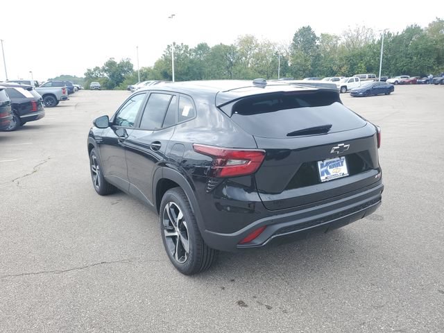 New 2026 Chevrolet Trax RS w/ Sunroof Package FWD image 3