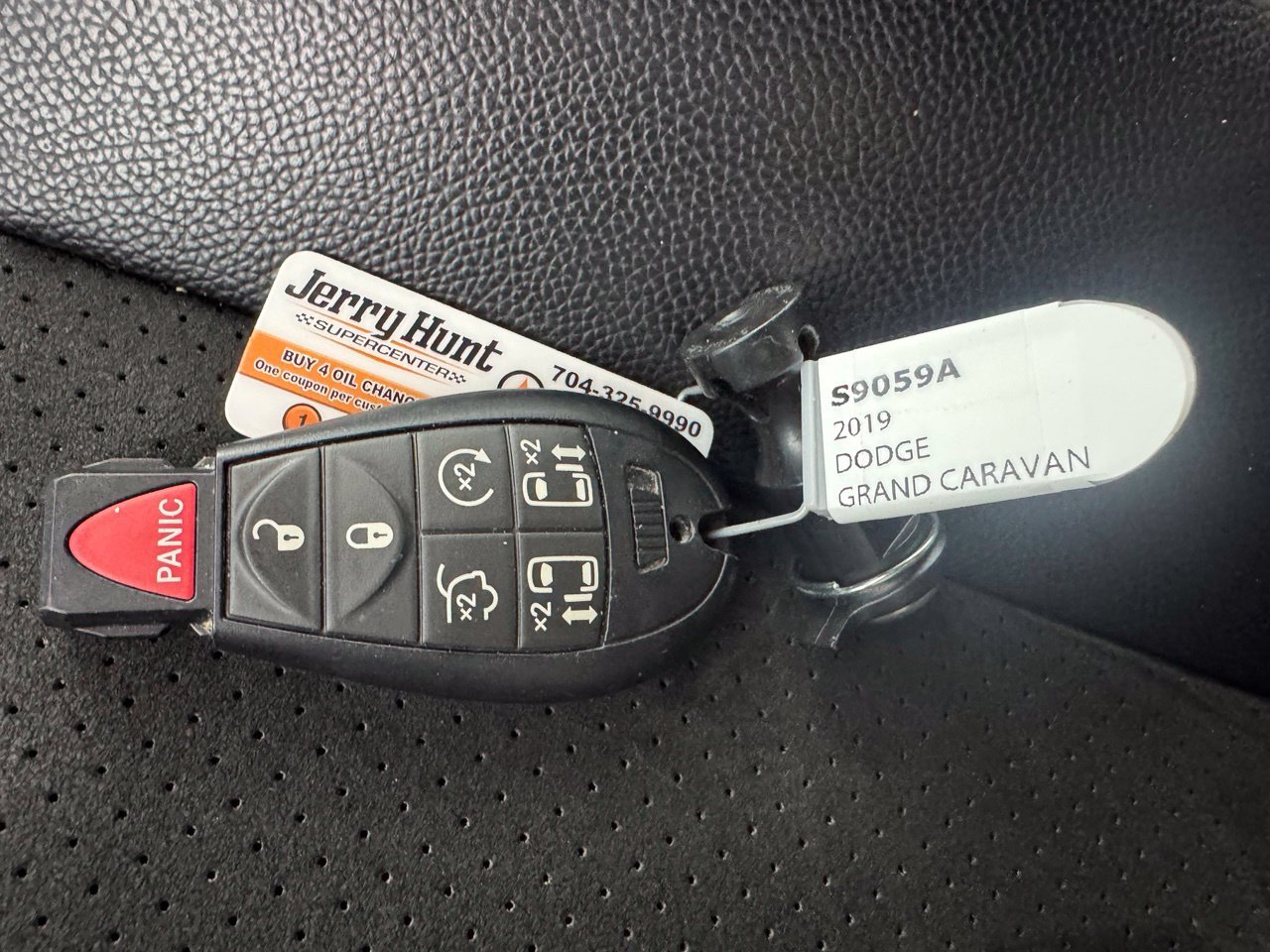 Used 2019 Dodge Grand Caravan SXT FWD image 2