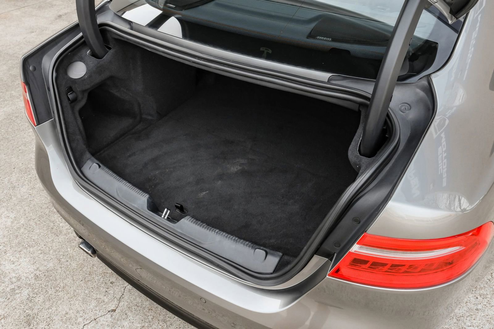 Used 2019 Jaguar XE S image 68