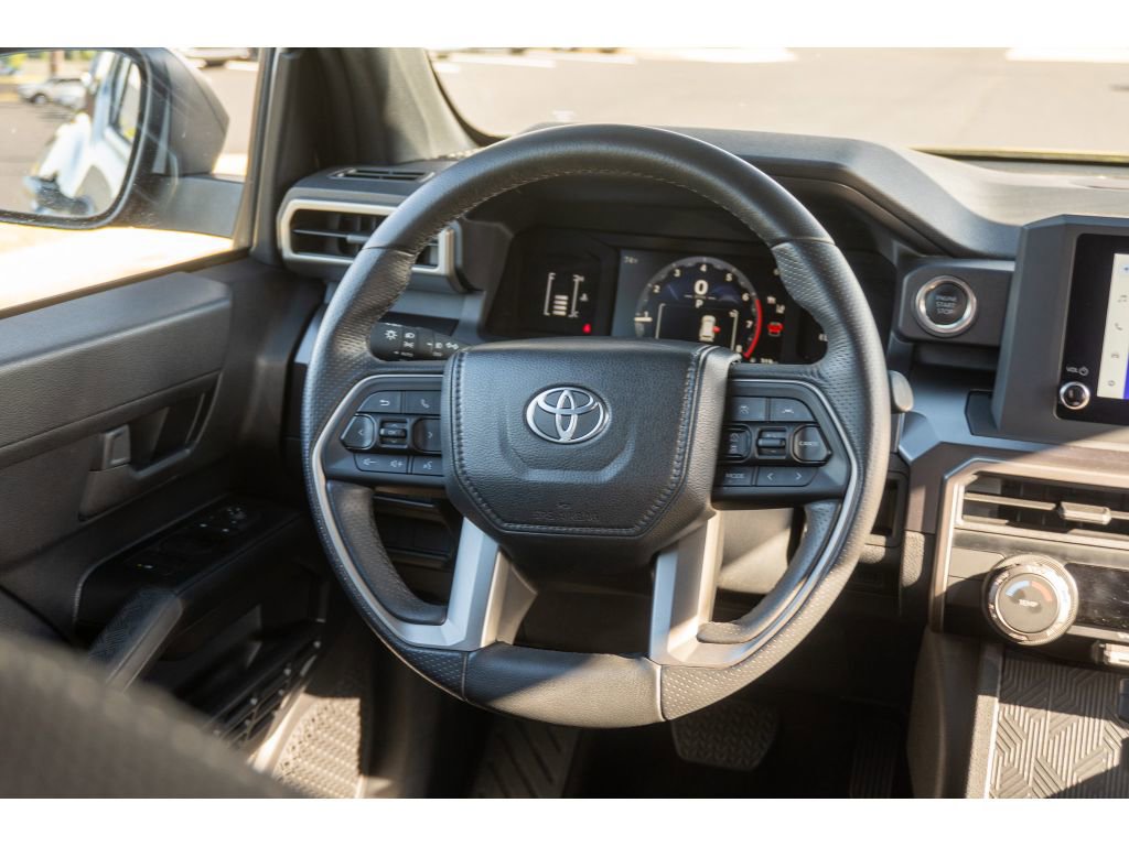 Used 2025 Toyota 4Runner SR5 AWD/4WD image 19