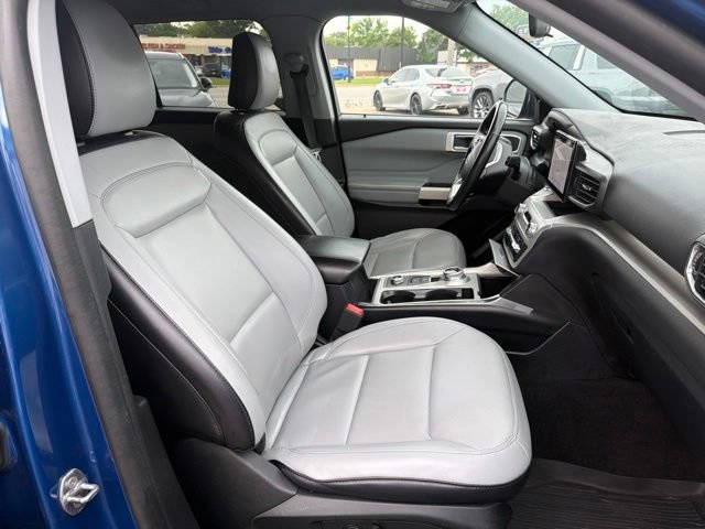 Used 2021 Ford Explorer XLT w/ Equipment Group 202A AWD/4WD image 30
