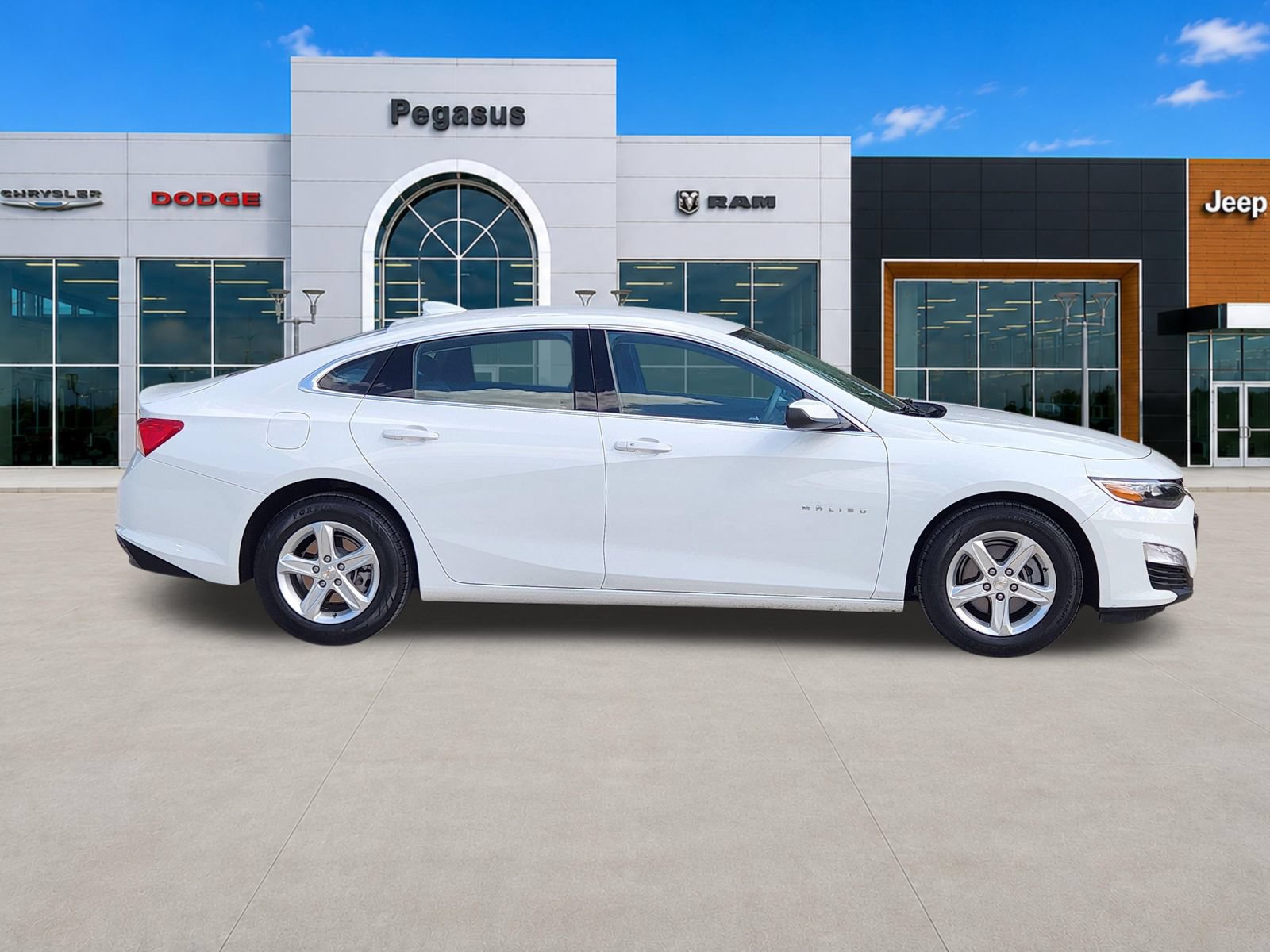 Used 2024 Chevrolet Malibu LT FWD image 7