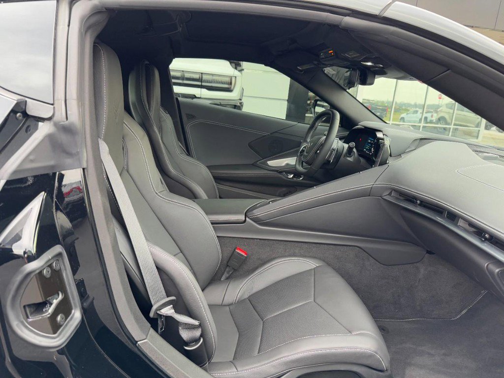 Used 2025 Chevrolet Corvette Stingray Coupe w/ Z51 Performance Package image 14