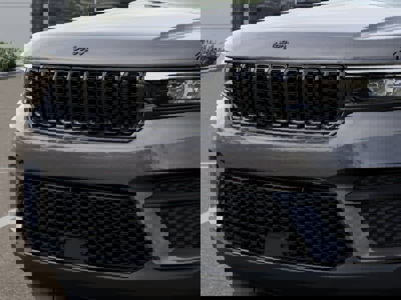 New 2025 Jeep Grand Cherokee Laredo image 11