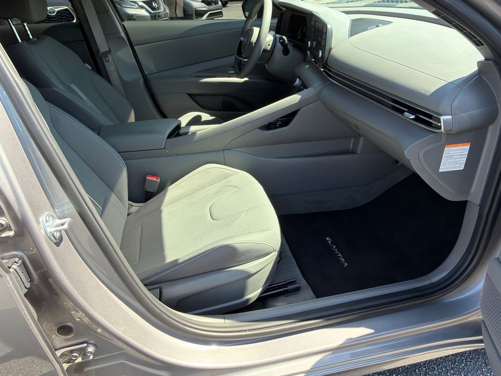 Used 2025 Hyundai Elantra Blue w/ Cargo Package FWD image 13