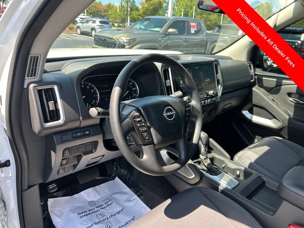 Used 2025 Nissan Frontier SV RWD image 3