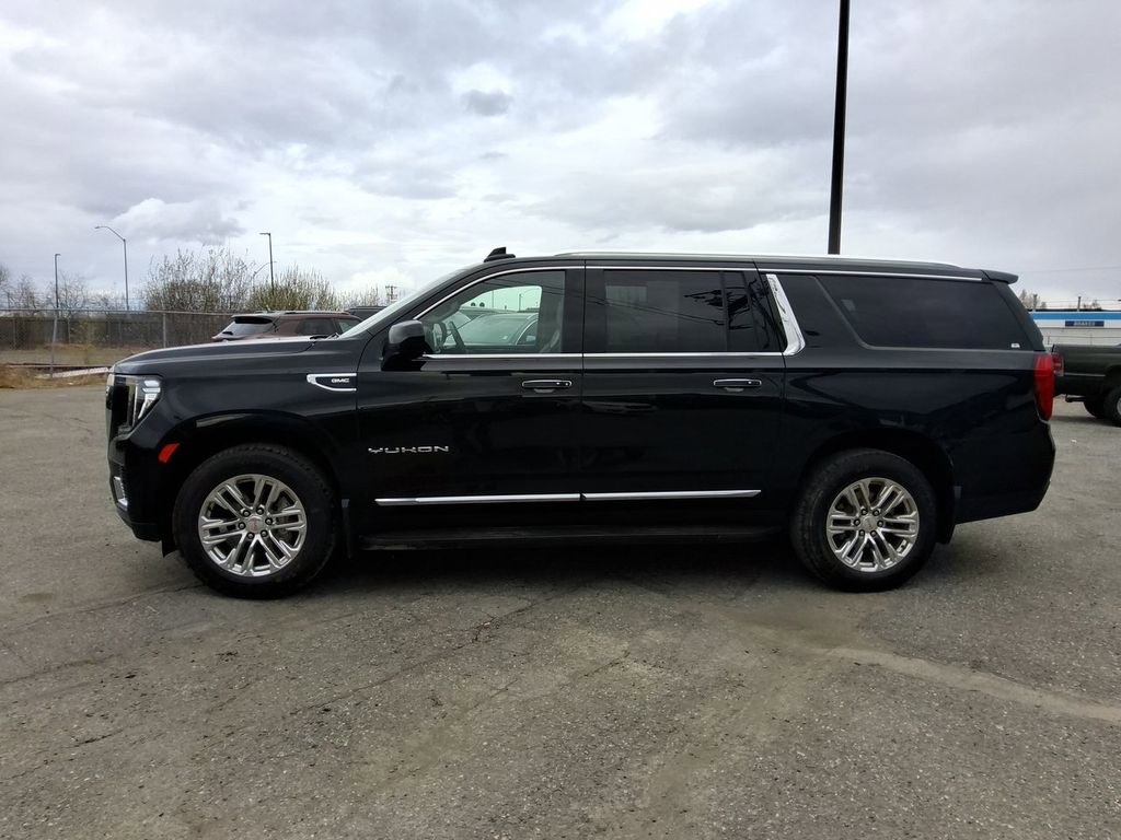 Used 2023 GMC Yukon XL SLT AWD/4WD image 5