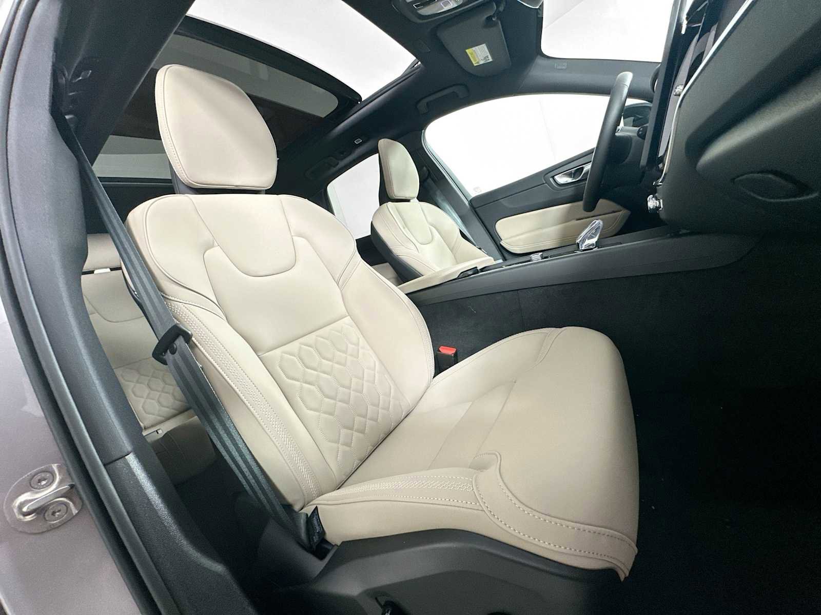 New 2026 Volvo XC60 B5 Plus w/ Climate Package image 26
