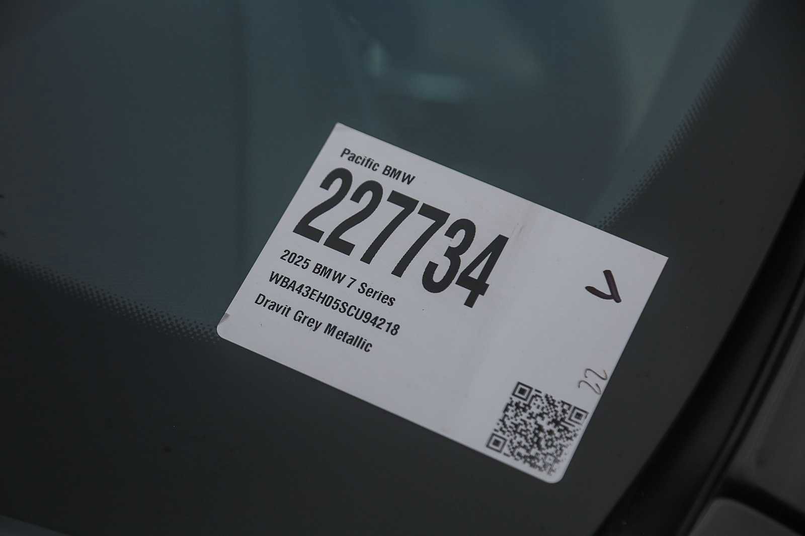 Used 2025 BMW 750e xDrive w/ Premium Package image 24