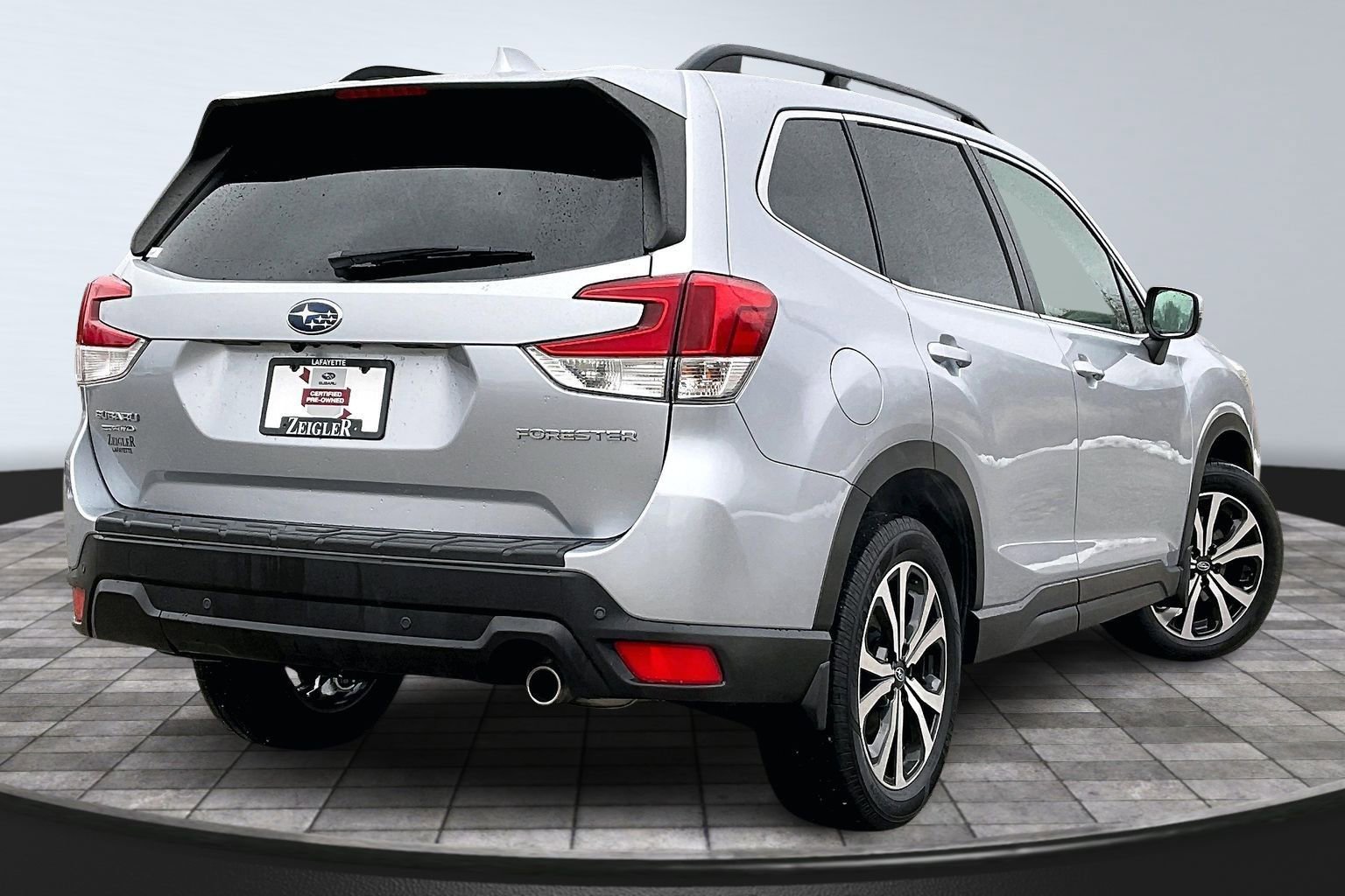 Used 2020 Subaru Forester Limited image 2