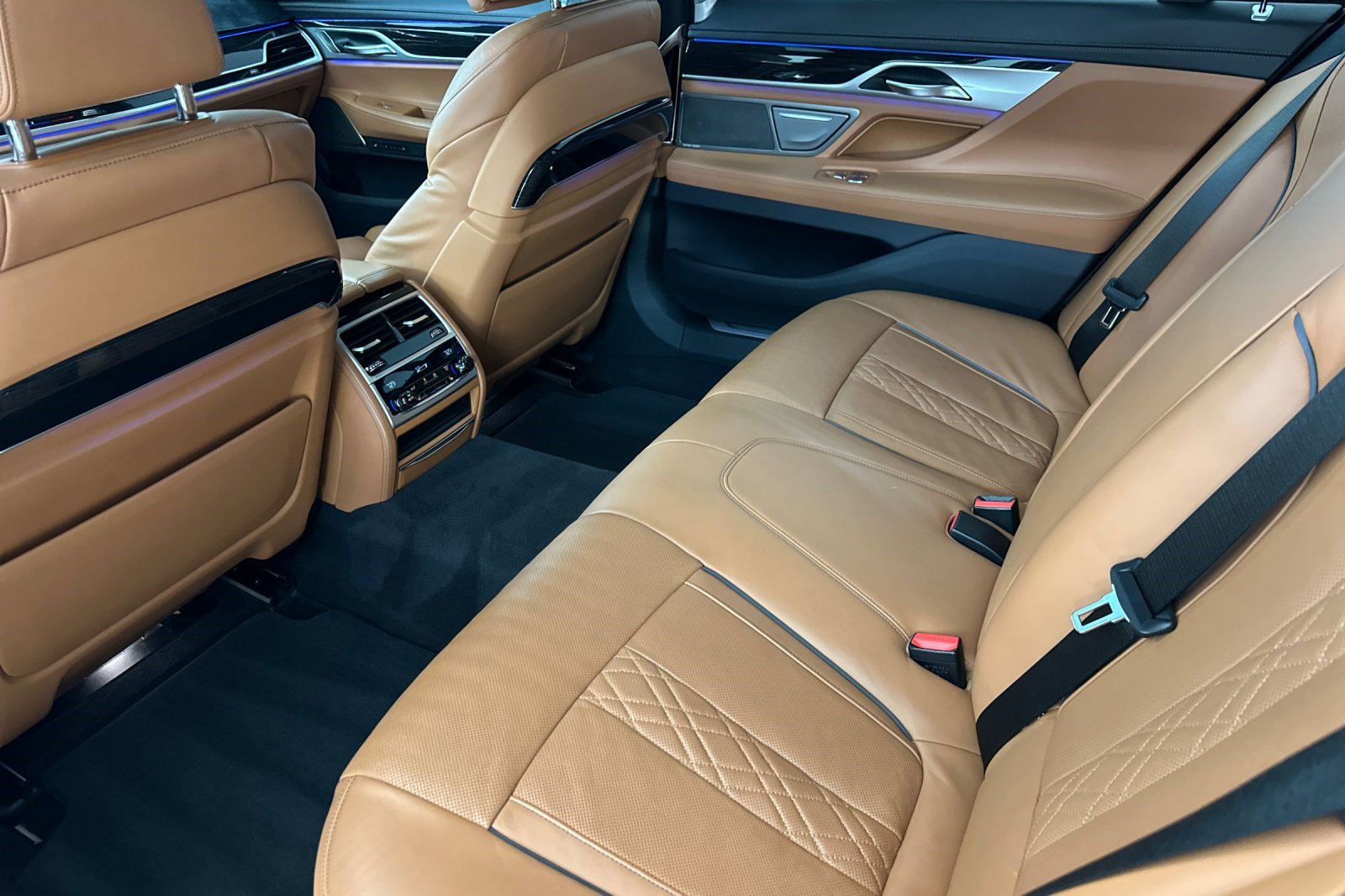 Used 2020 BMW 750i xDrive w/ Executive Package AWD/4WD image 27