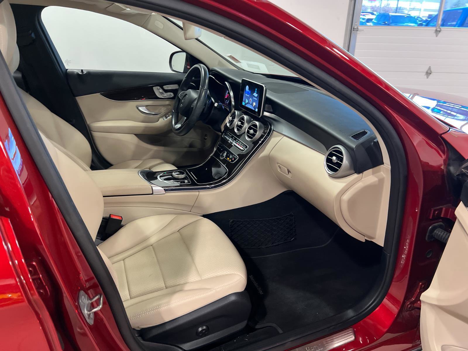 Used 2018 Mercedes-Benz C 300 4MATIC Sedan image 38