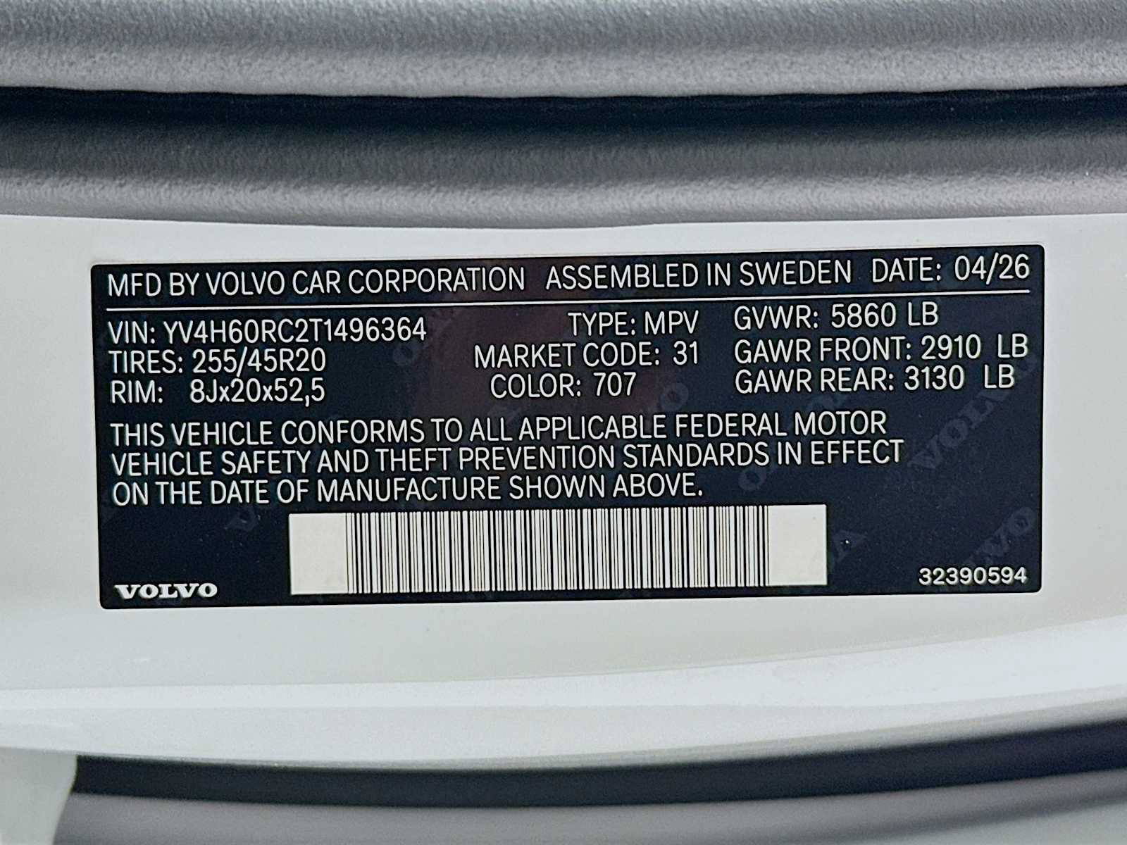 New 2026 Volvo XC60 T8 Plus w/ Climate Package PRO AWD/4WD image 29