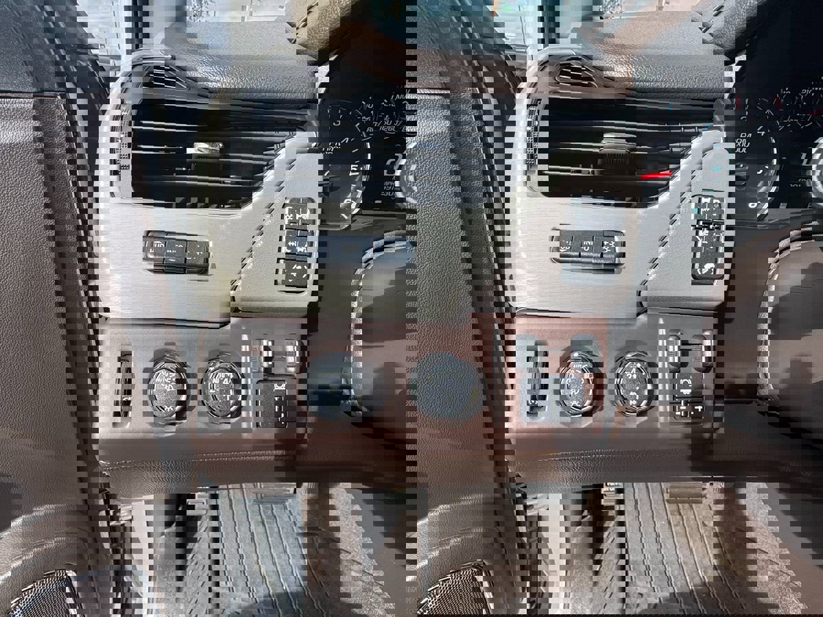 Used 2020 GMC Yukon Denali w/ Denali Ultimate Package AWD/4WD image 15