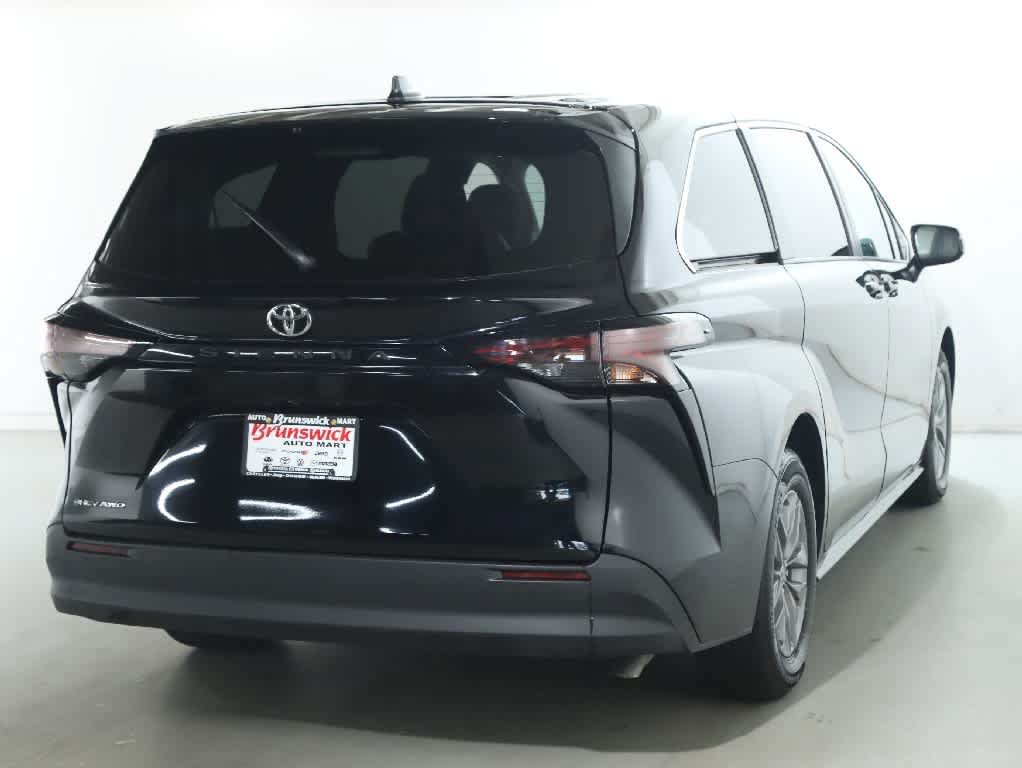 Certified 2026 Toyota Sienna LE AWD/4WD image 42