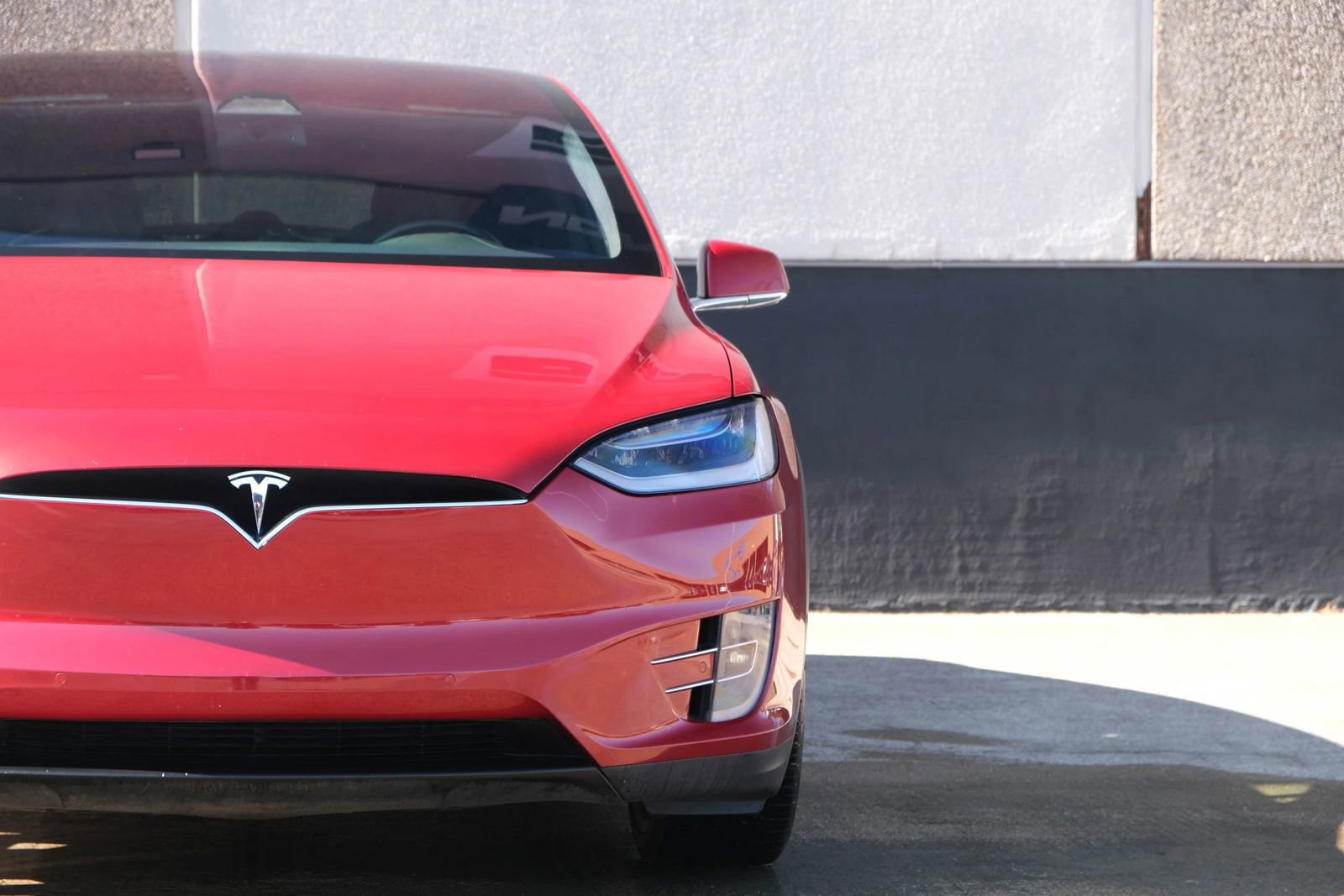 Used 2018 Tesla Model X 75D image 3