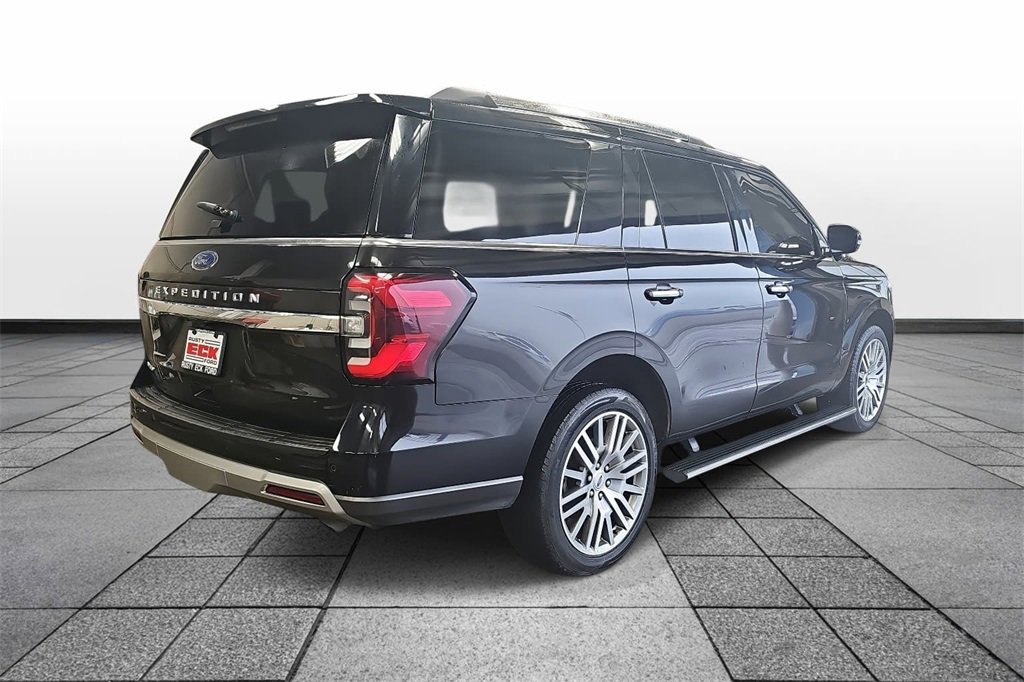 Used 2023 Ford Expedition Limited image 5