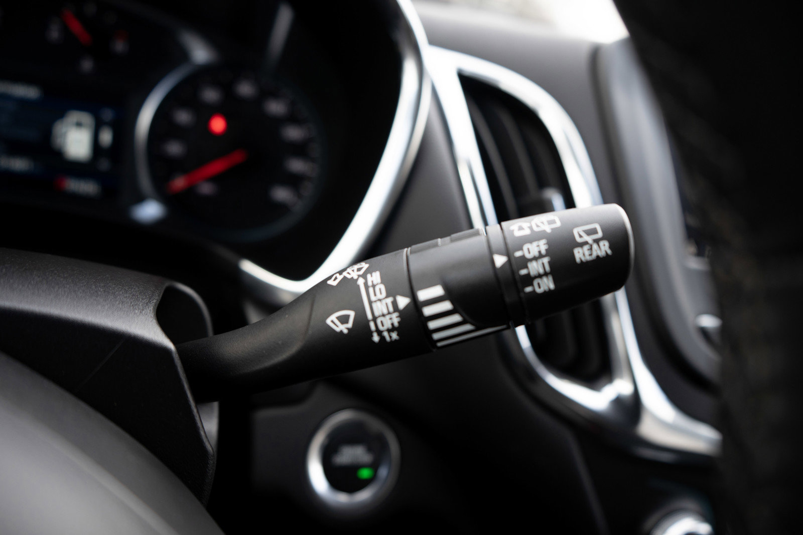 Used 2024 Chevrolet Equinox LT image 25