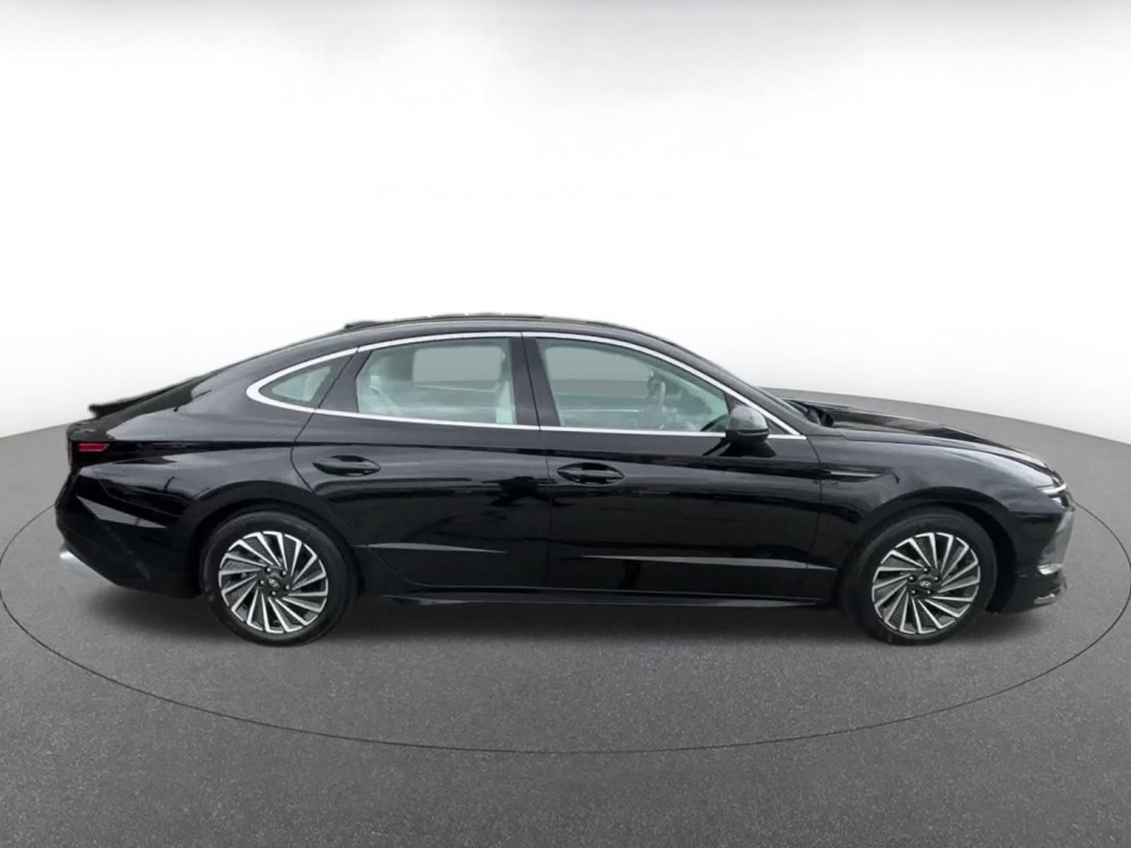 Used 2025 Hyundai Sonata SEL FWD image 15