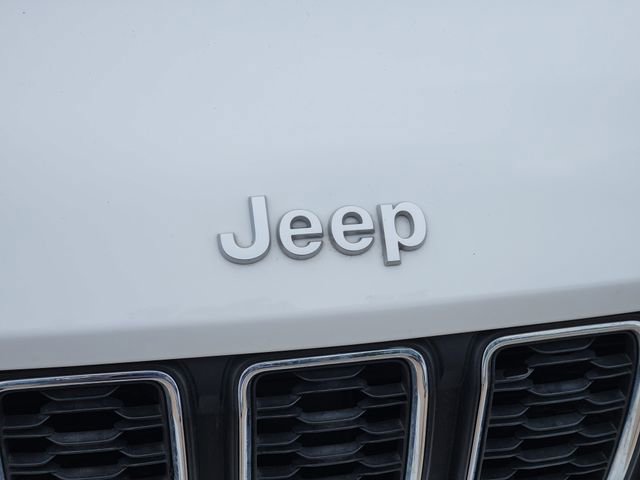 Certified 2025 Jeep Grand Cherokee Laredo w/ Luxury Tech Group I RWD image 11