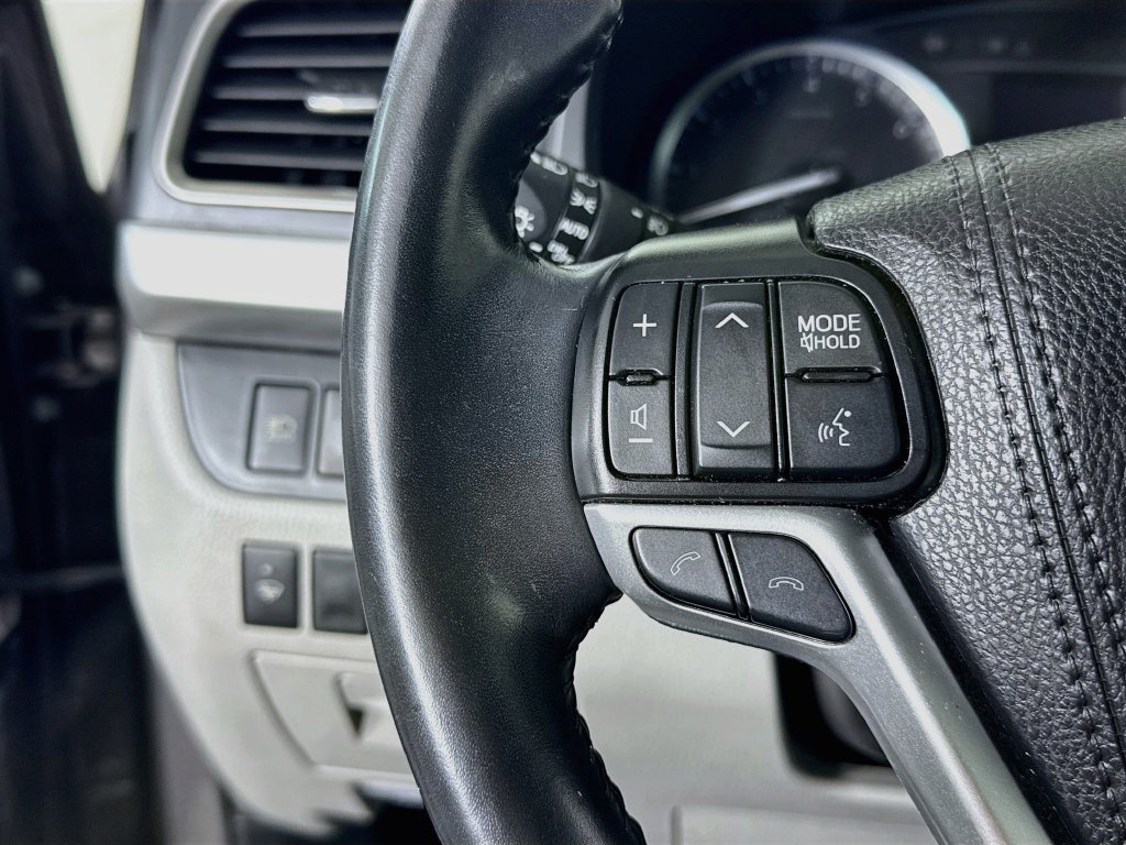 Certified 2019 Toyota Highlander XLE AWD/4WD image 21