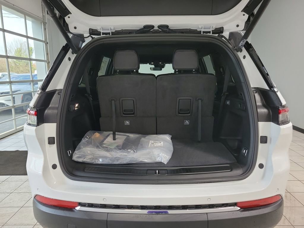 New 2025 Jeep Grand Cherokee L Limited image 8