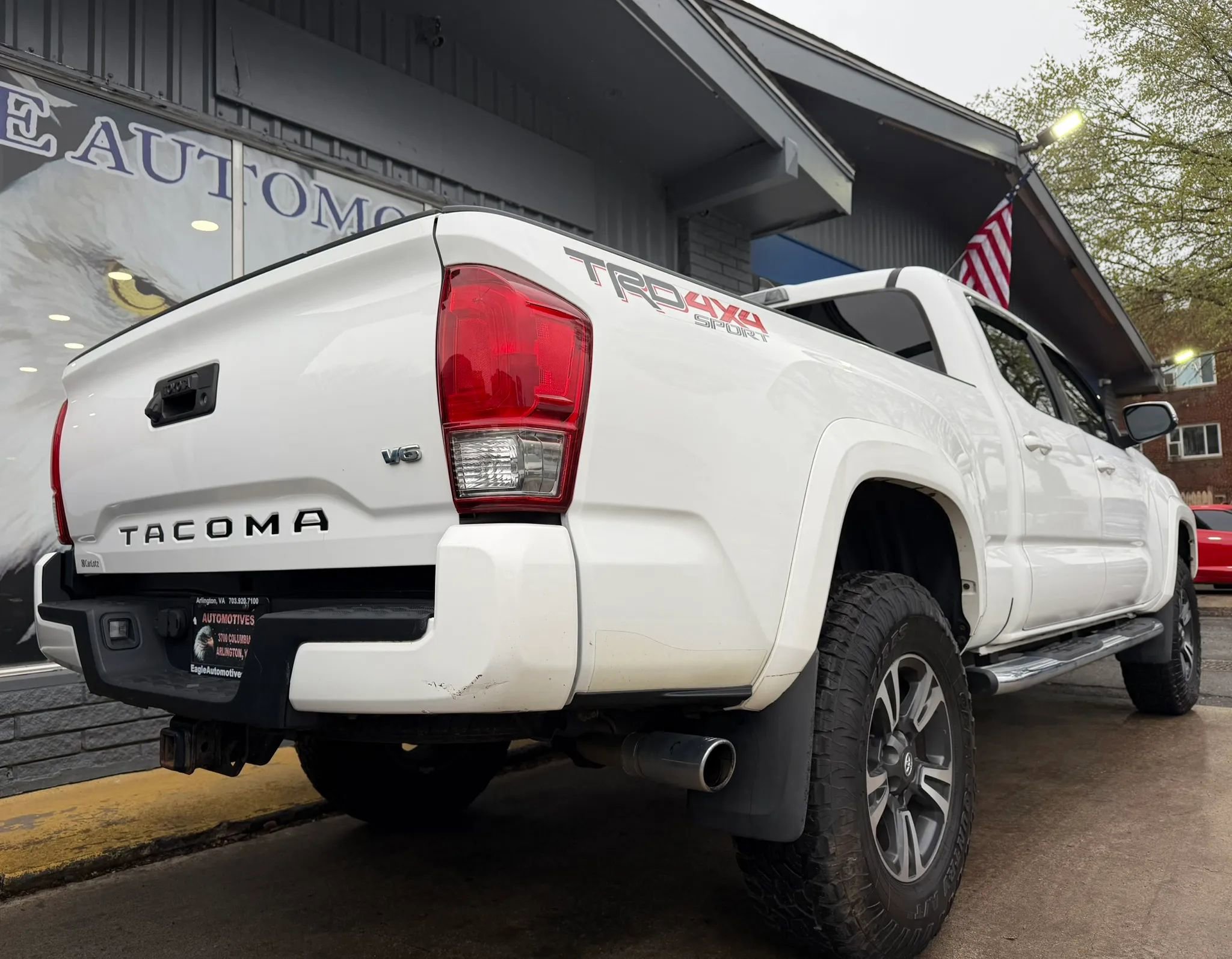 Used 2017 Toyota Tacoma TRD Sport w/ Tow Package image 3