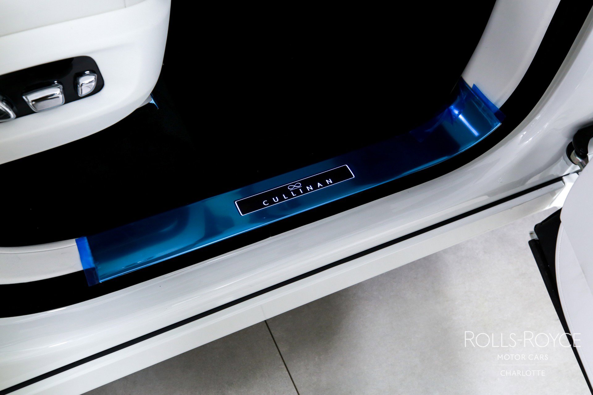 New 2026 Rolls-Royce Cullinan Black Badge image 38