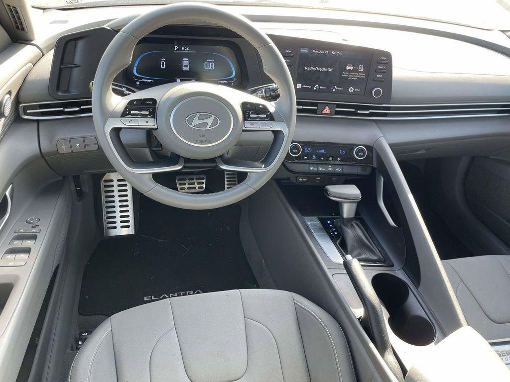 New 2025 Hyundai Elantra Sport FWD image 34