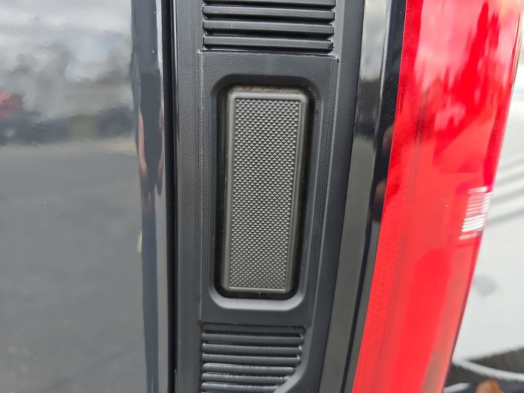 Used 2025 Toyota Tacoma Trailhunter image 15