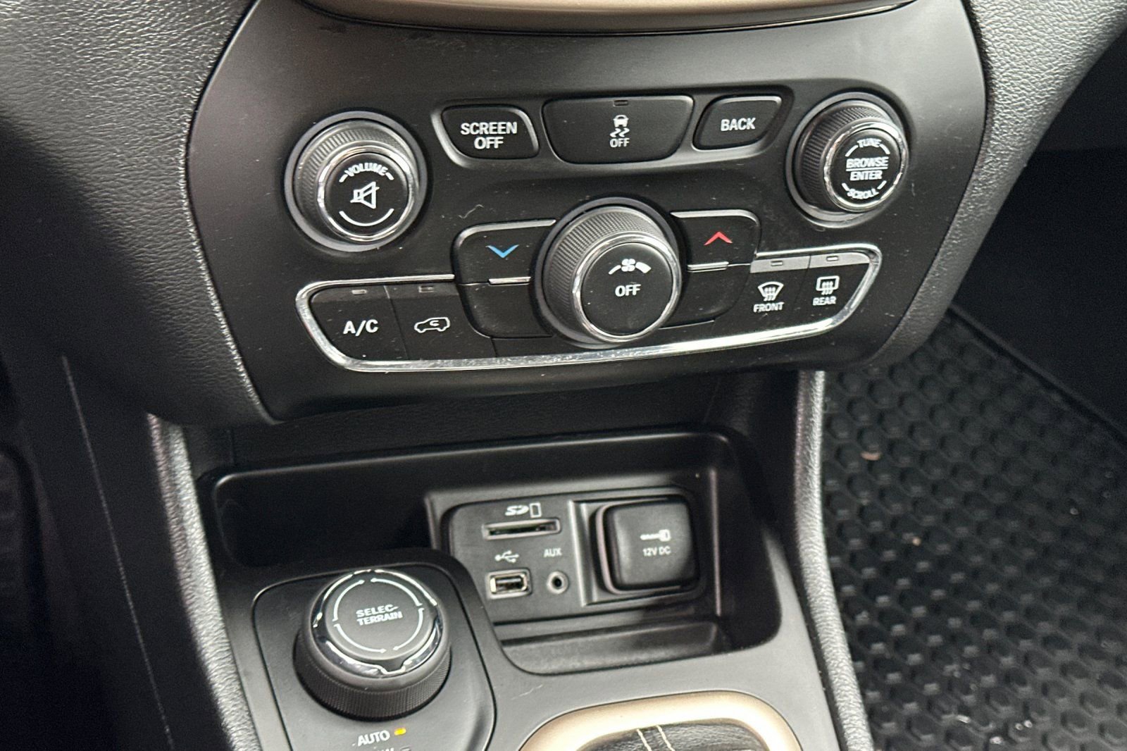 Used 2017 Jeep Cherokee Sport w/ Cold Weather Group AWD/4WD image 20