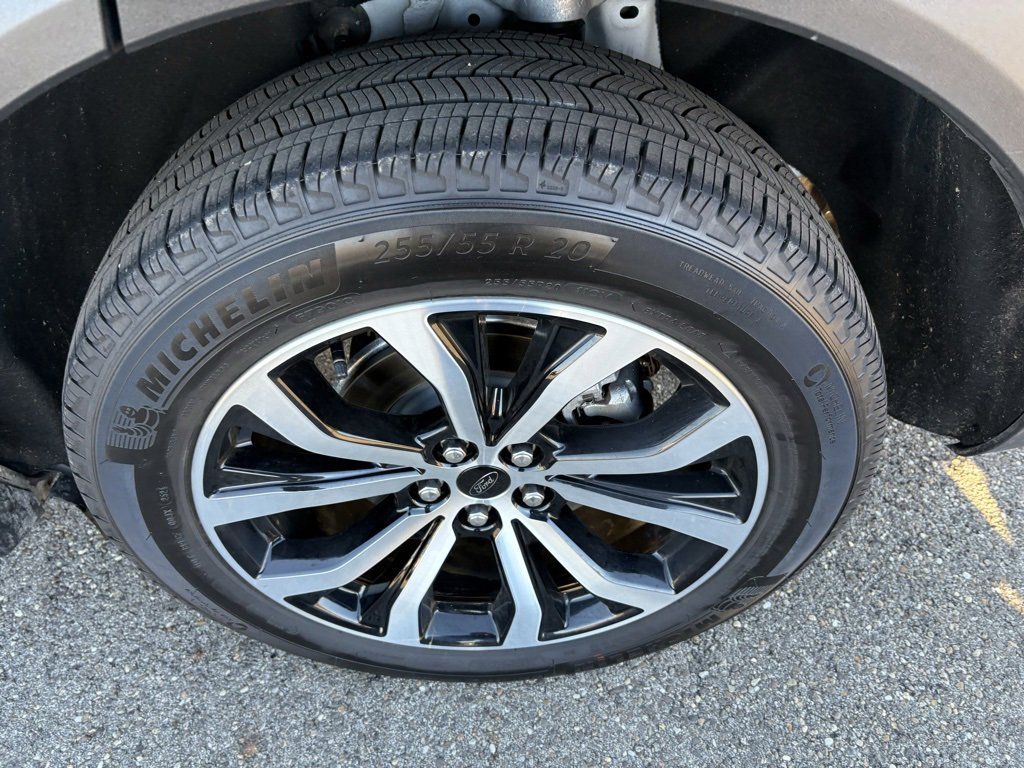 Used 2025 Ford Explorer ST-Line image 13