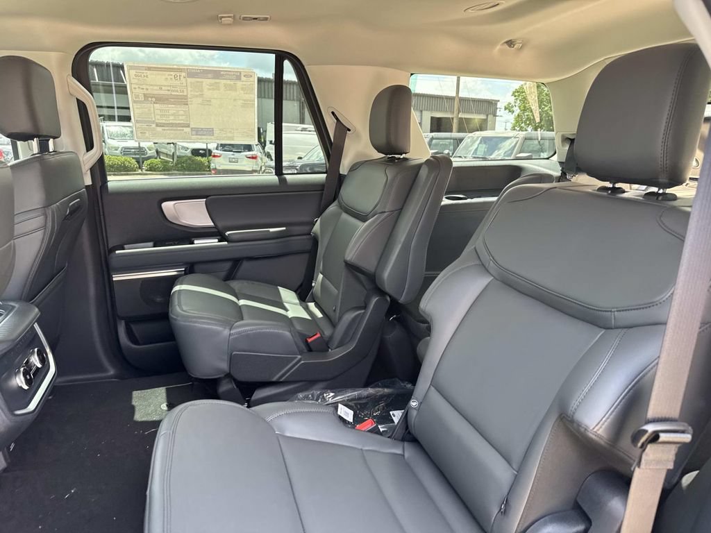 New 2026 Ford Expedition Active RWD image 6