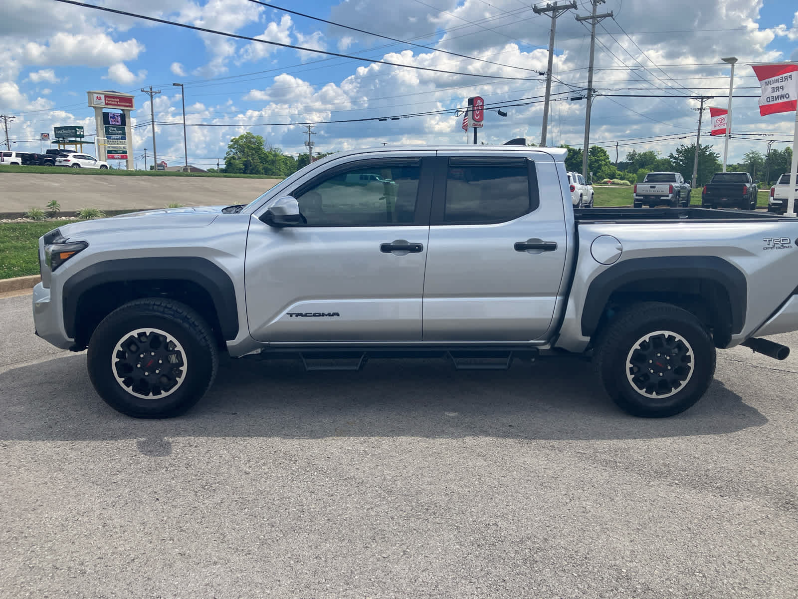 Certified 2024 Toyota Tacoma TRD Off-Road AWD/4WD image 5