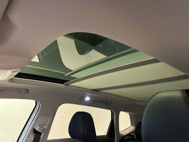 Certified 2025 Volkswagen Taos SE image 28