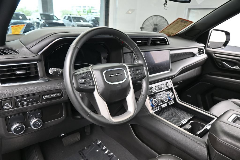 Used 2024 GMC Yukon XL Denali RWD image 12