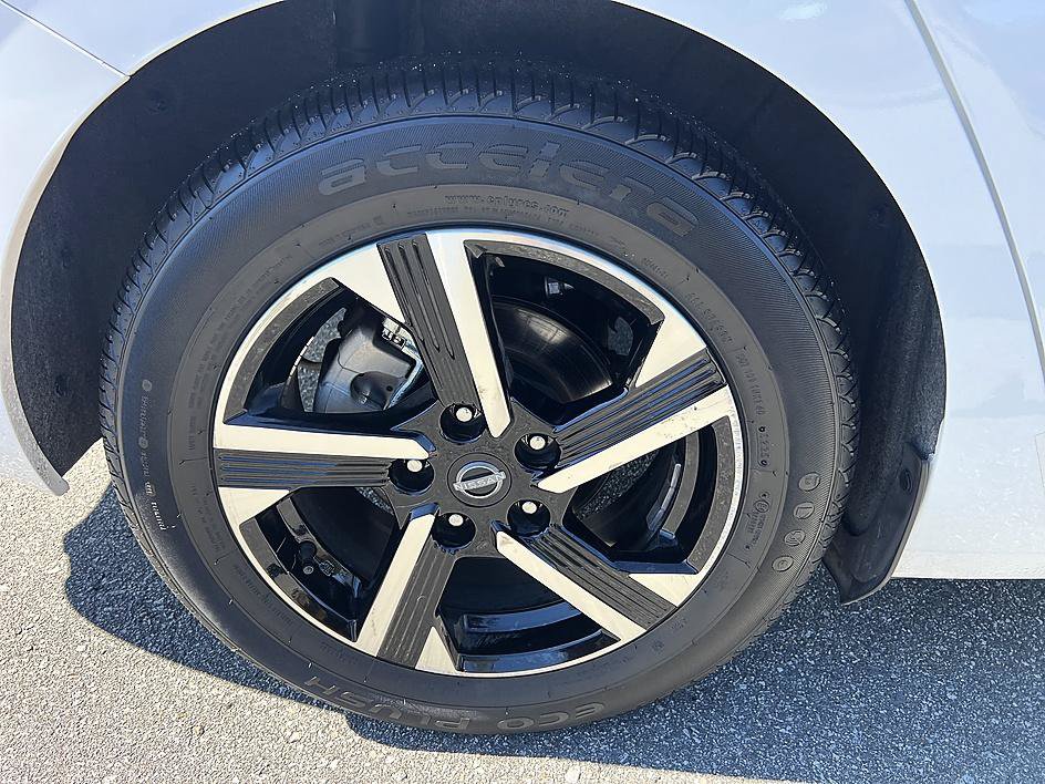 Certified 2025 Nissan Sentra SV FWD image 11