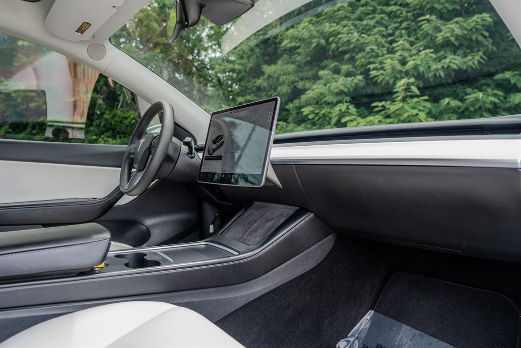 Used 2021 Tesla Model Y Long Range AWD/4WD image 30