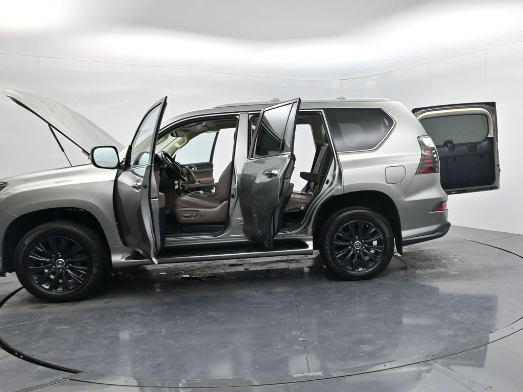 Used 2023 Lexus GX 460 Luxury w/ Sport Design Package image 76