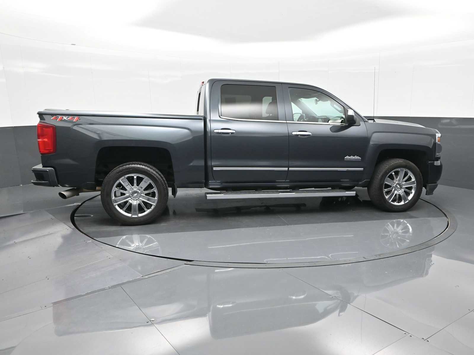 Used 2018 Chevrolet Silverado 1500 High Country image 9