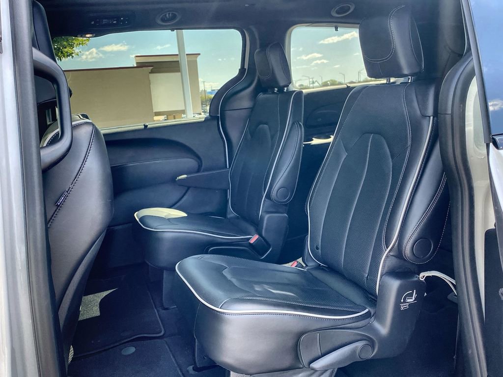 Used 2024 Chrysler Pacifica Limited w/ S Appearance Package image 22