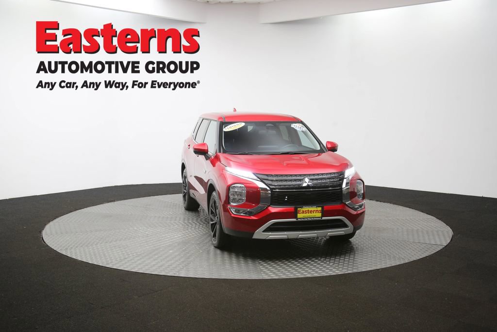 Used 2023 Mitsubishi Outlander SE image 50