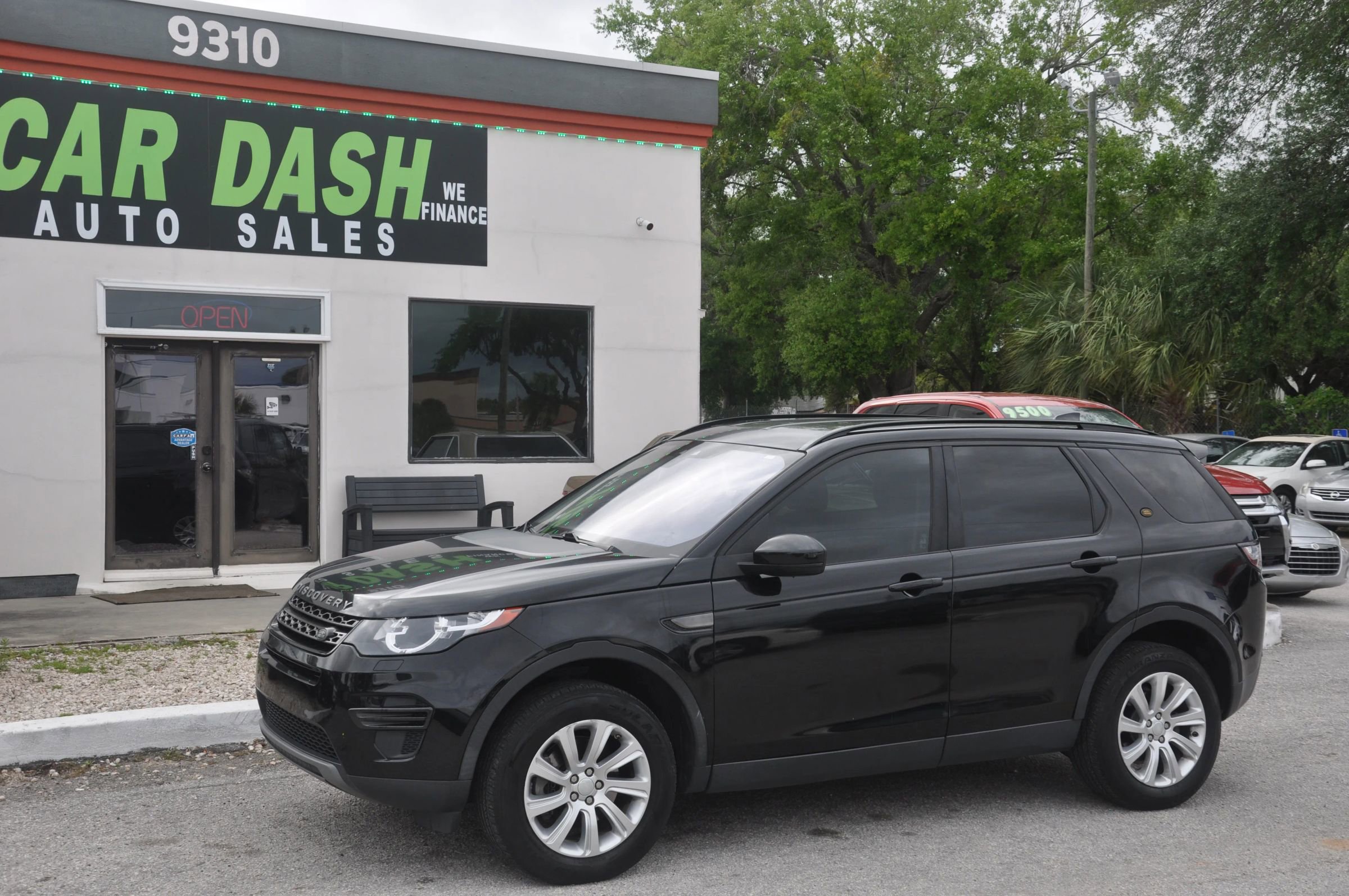Used 2017 Land Rover Discovery Sport SE image 6