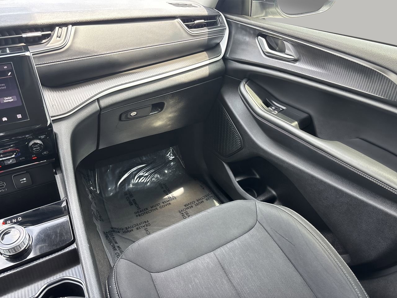 Used 2023 Jeep Grand Cherokee Laredo RWD image 15