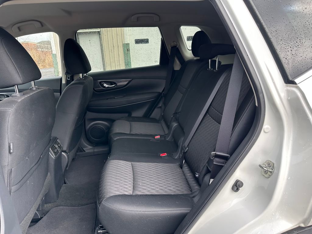 Used 2018 Nissan Rogue SV w/ Premium Package AWD/4WD image 18